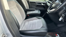 Volkswagen Caravelle 2.0 TDI Executive 199 5dr DSG Diesel Estate